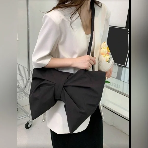 ✨Regal Unique Elegant Black Bow Tote Bag - Picture 1 of 6